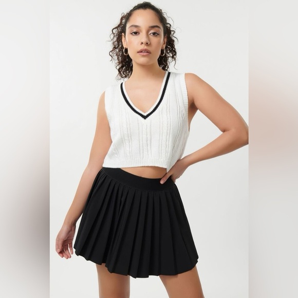 Garage Preppy Varsity Mini Sweater Vest V Neck Sleeveless White Black sz Large - Picture 2 of 9